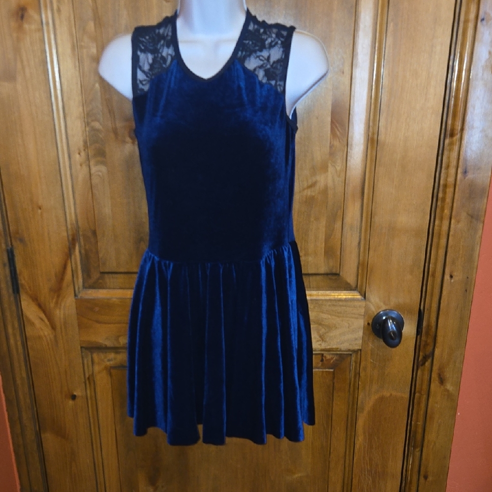 Elegant Blue Velvet Dress with Lace Detail, Dance Costume
